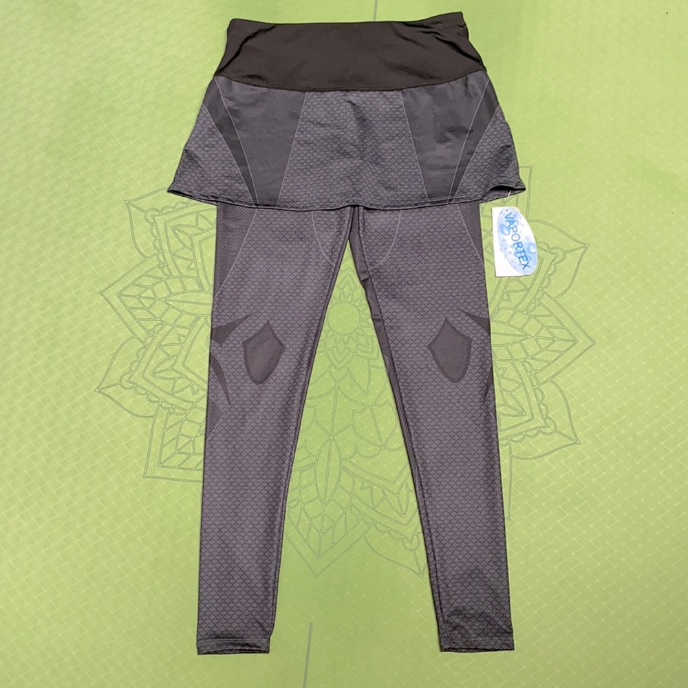 Lucky In Love Skirt w/Leggings. NWT